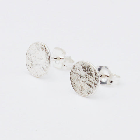 Stud earring, cobblestone texture